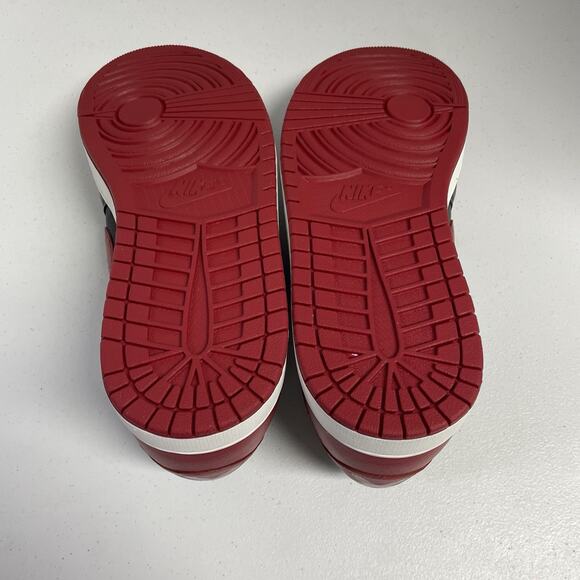 Athletic_Shoes